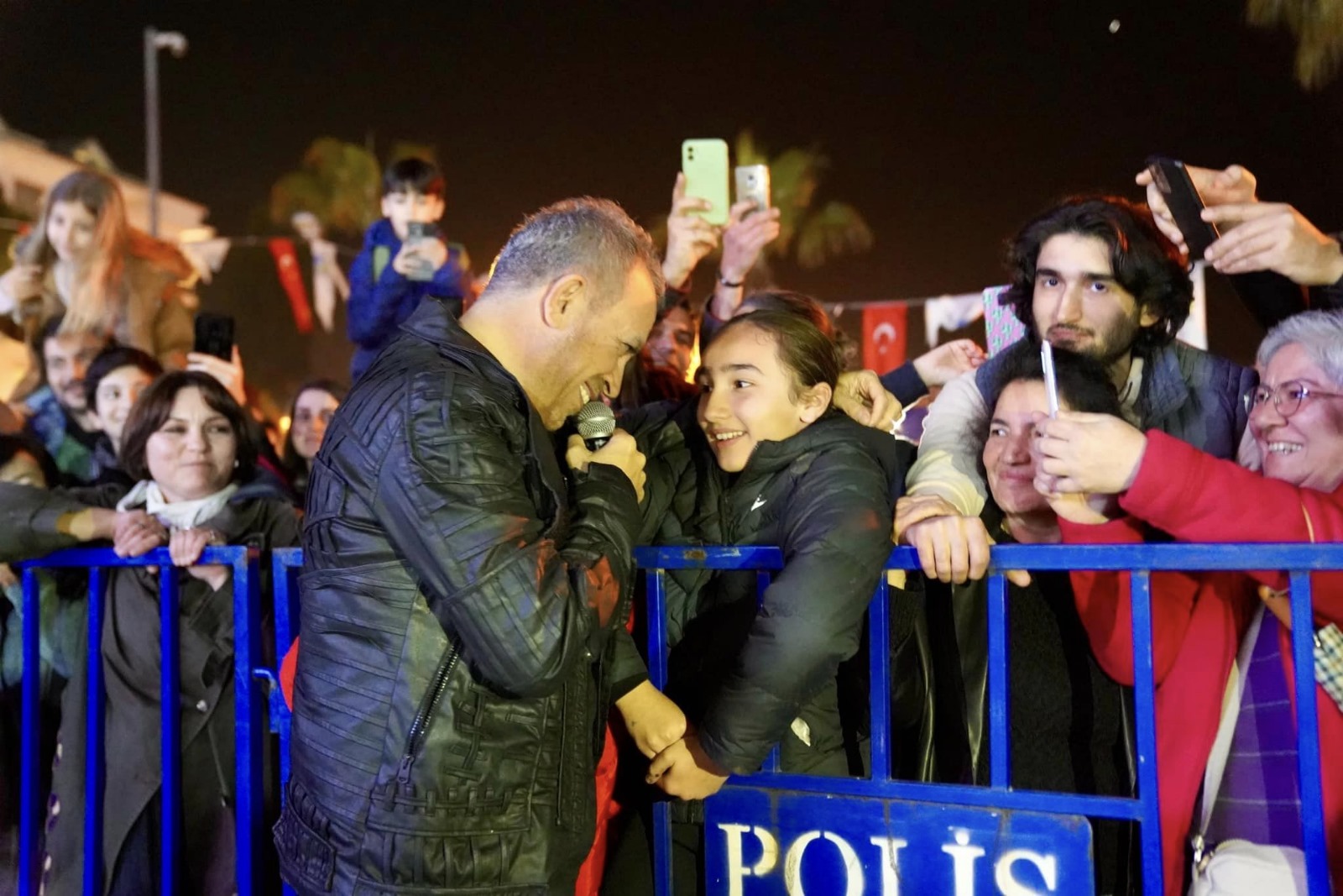 Fethiye ‘De Sevgililer Günü Haluk Levent Konseriyle Kutlandı (3)