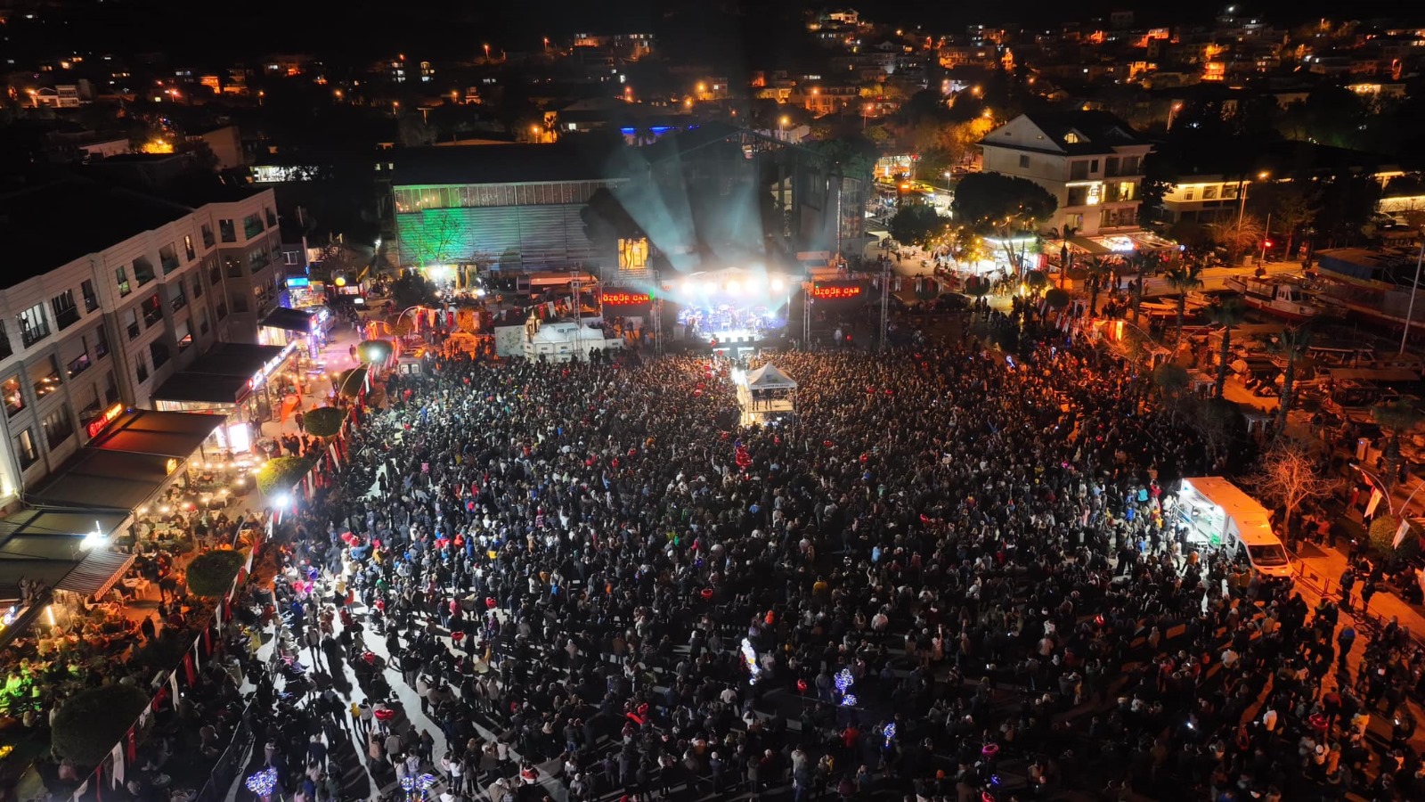 Fethiye ‘De Sevgililer Günü Haluk Levent Konseriyle Kutlandı (8)