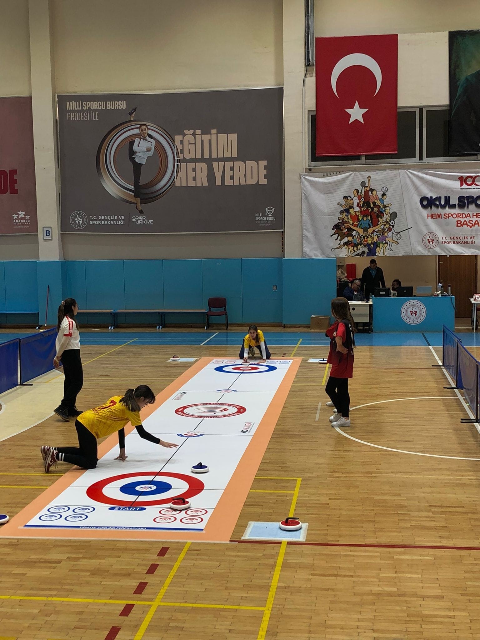 Öğrenciler Floor Curlingte Bölge İkincisi Oldu (3)