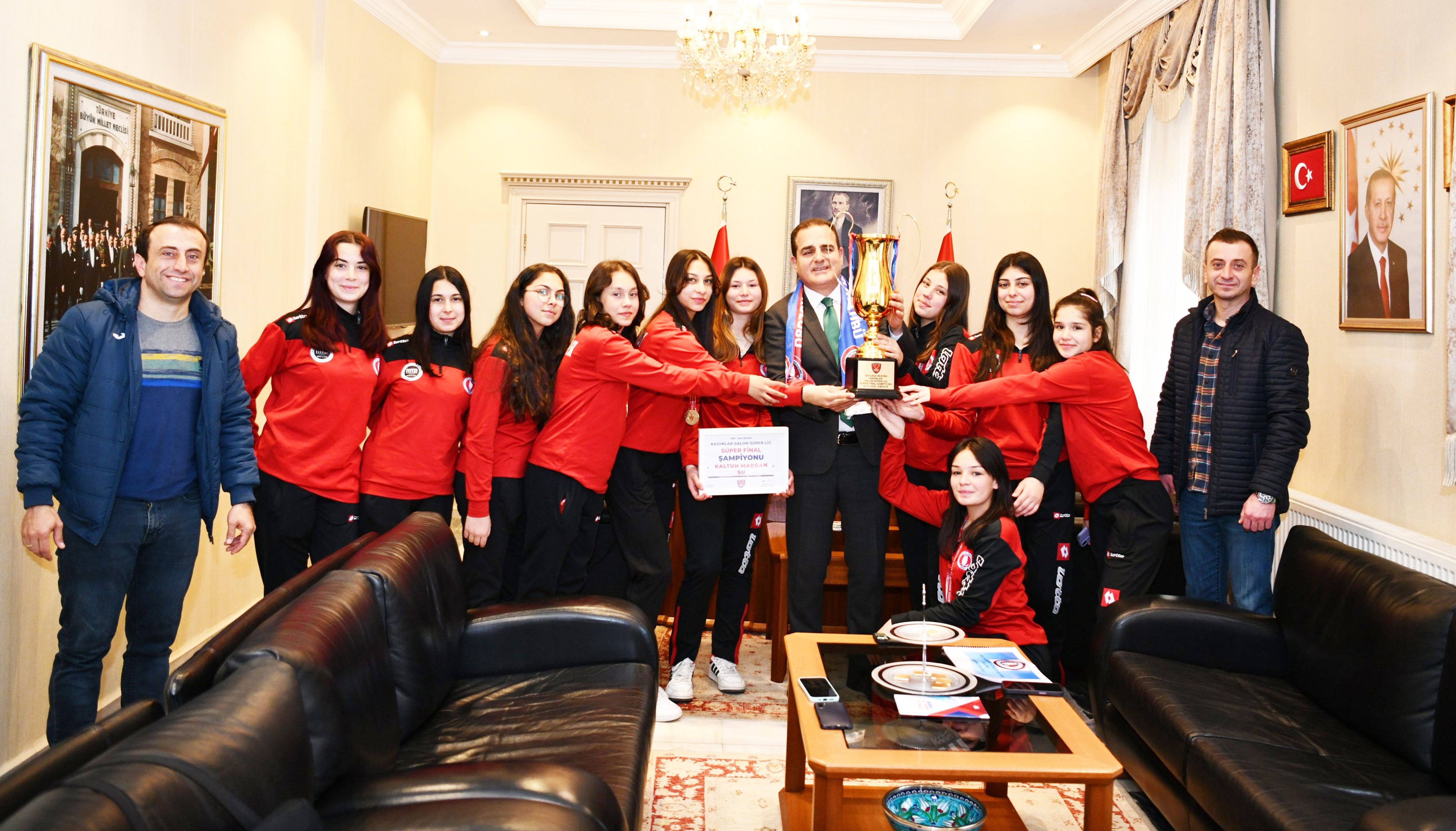 Şampiyonlardan Vali Akbıyık’a Ziyaret (2)