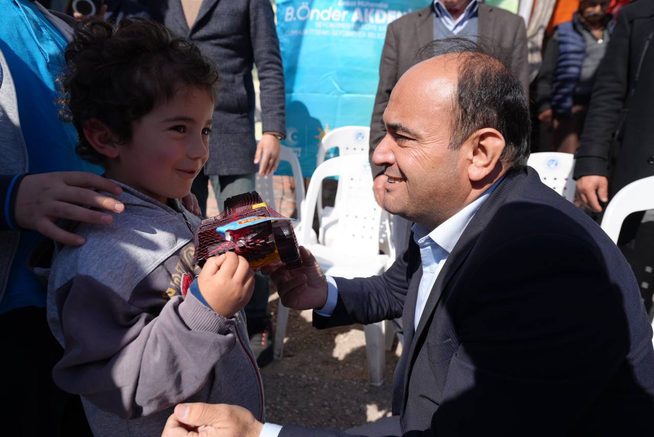 Akdeni̇zli̇, Karadere'de Vatandaşlarla İftar Sofrasinda Bi̇r Araya Geldi̇ (10)