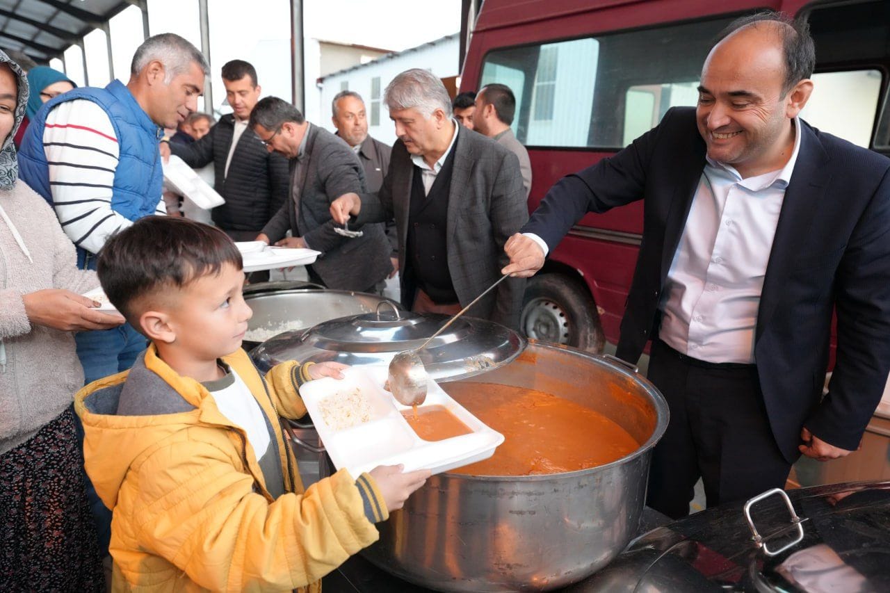 Akdeni̇zli̇, Karadere'de Vatandaşlarla İftar Sofrasinda Bi̇r Araya Geldi̇ (13)