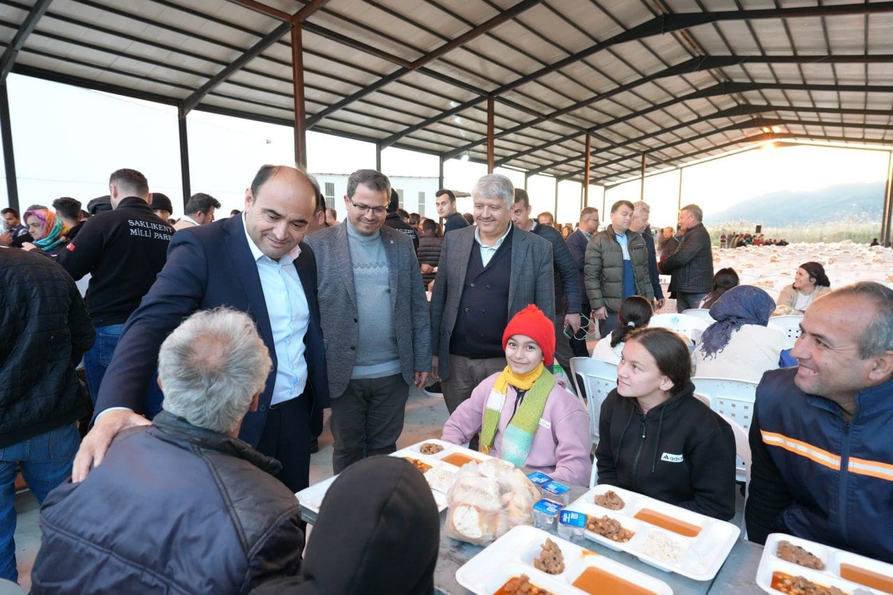 Akdeni̇zli̇, Karadere'de Vatandaşlarla İftar Sofrasinda Bi̇r Araya Geldi̇ (5)