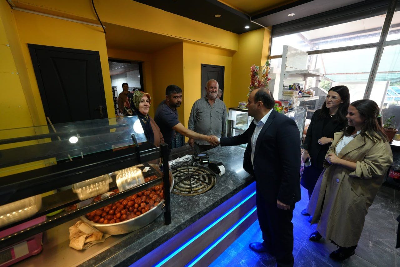 Akdeni̇zli̇, Karadere'de Vatandaşlarla İftar Sofrasinda Bi̇r Araya Geldi̇ (6)