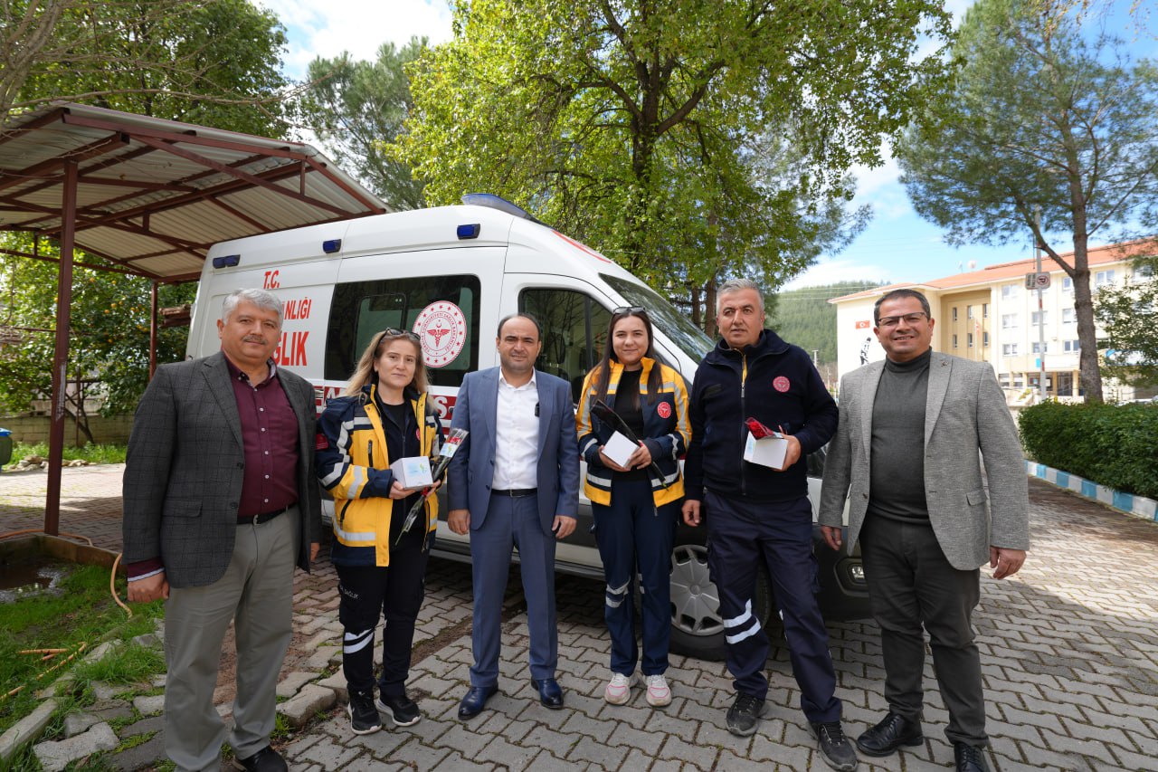 Akdeni̇zli̇, Sağlik Çalişanlarinin Gününü Kutladi (1)