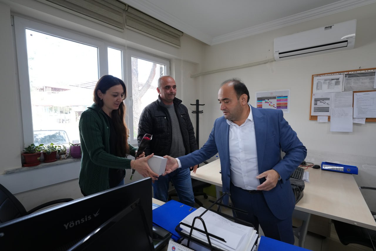 Akdeni̇zli̇, Sağlik Çalişanlarinin Gününü Kutladi (11)