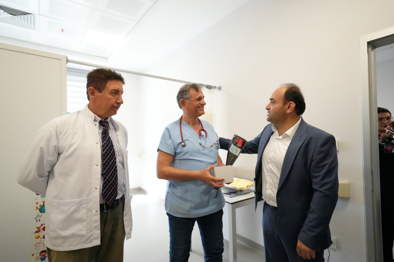 Akdeni̇zli̇, Sağlik Çalişanlarinin Gününü Kutladi (2)