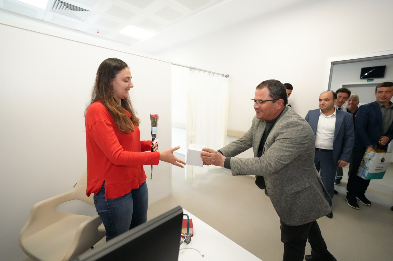 Akdeni̇zli̇, Sağlik Çalişanlarinin Gününü Kutladi (6)