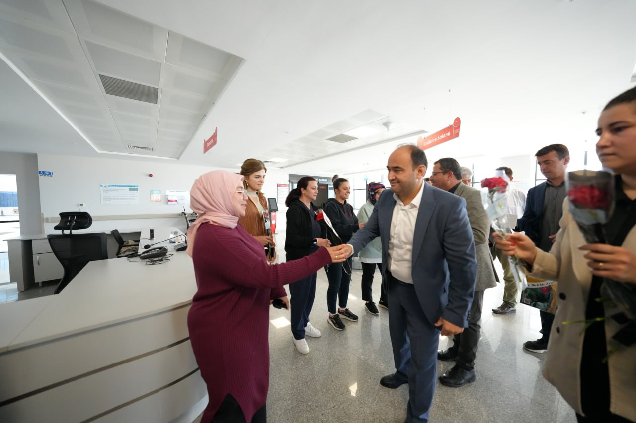 Akdeni̇zli̇, Sağlik Çalişanlarinin Gününü Kutladi (7)