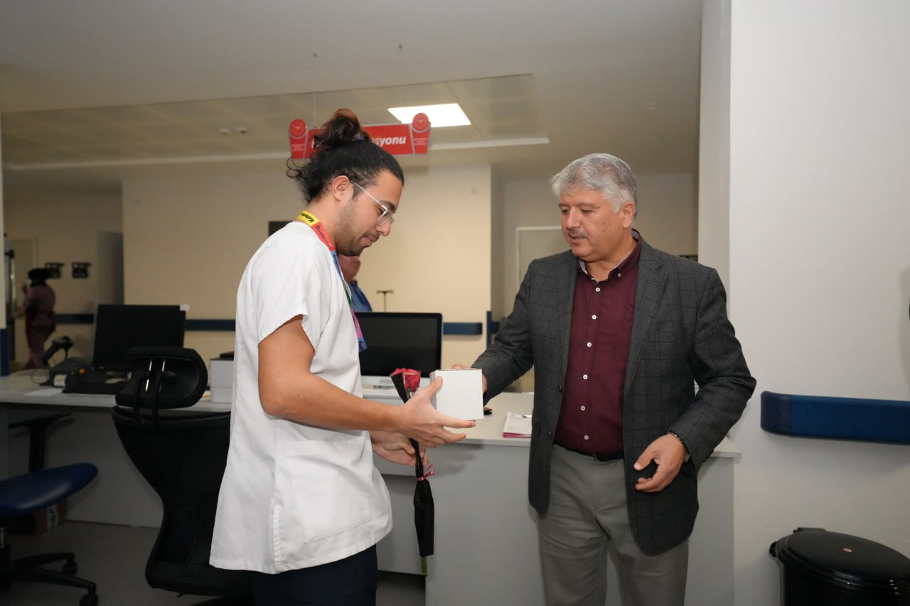 Akdeni̇zli̇, Sağlik Çalişanlarinin Gününü Kutladi (8)