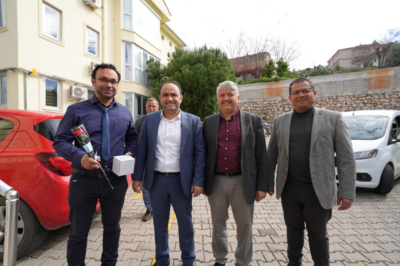 Akdeni̇zli̇, Sağlik Çalişanlarinin Gününü Kutladi (9)