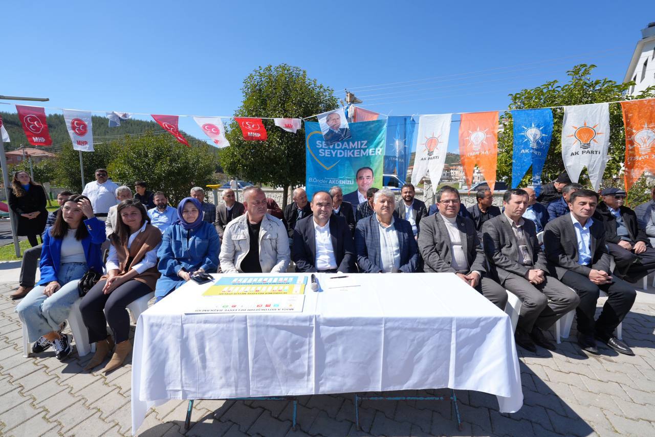 Akdeni̇zli̇, Seçi̇m Çalişmalarini Menekşe'de Sürdürdü (2)