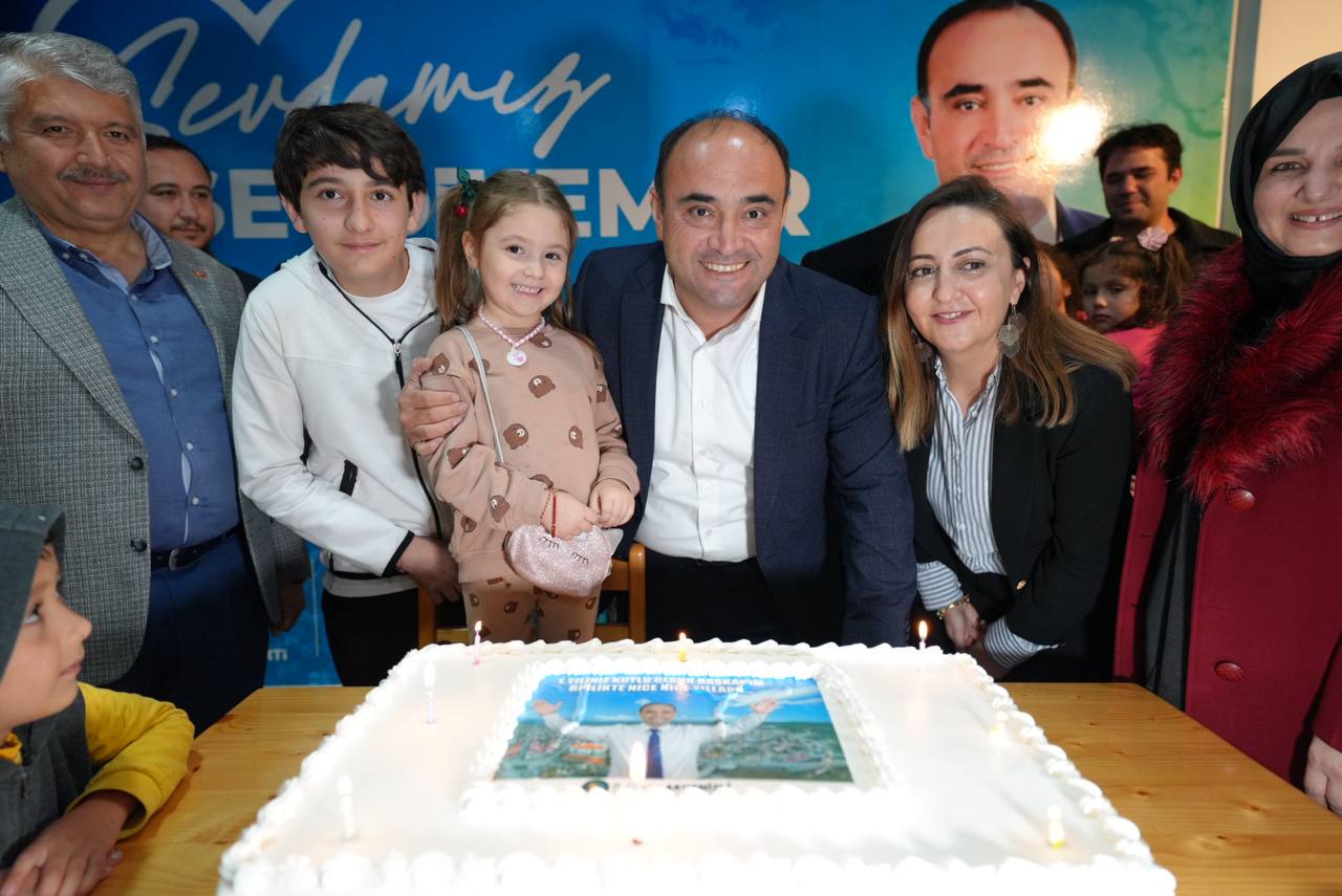 Akdeni̇zli̇’ye 1’İnci̇ Yil Dönümü Sürpri̇zi̇ (4)