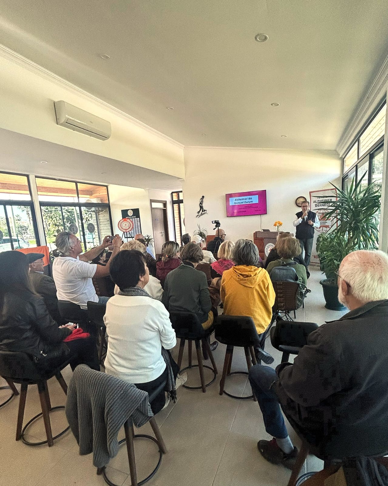 Alzheimer Derneği'nde Anlamlı Seminer (11)