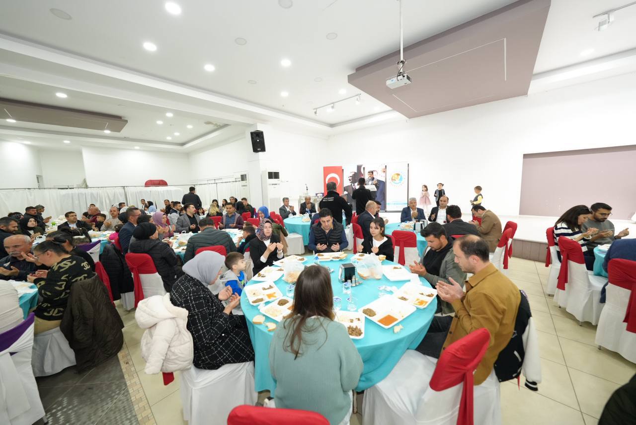 Başkan Akdeni̇zli̇, Beledi̇ye Personeli̇ İftar Verdi̇ (11)