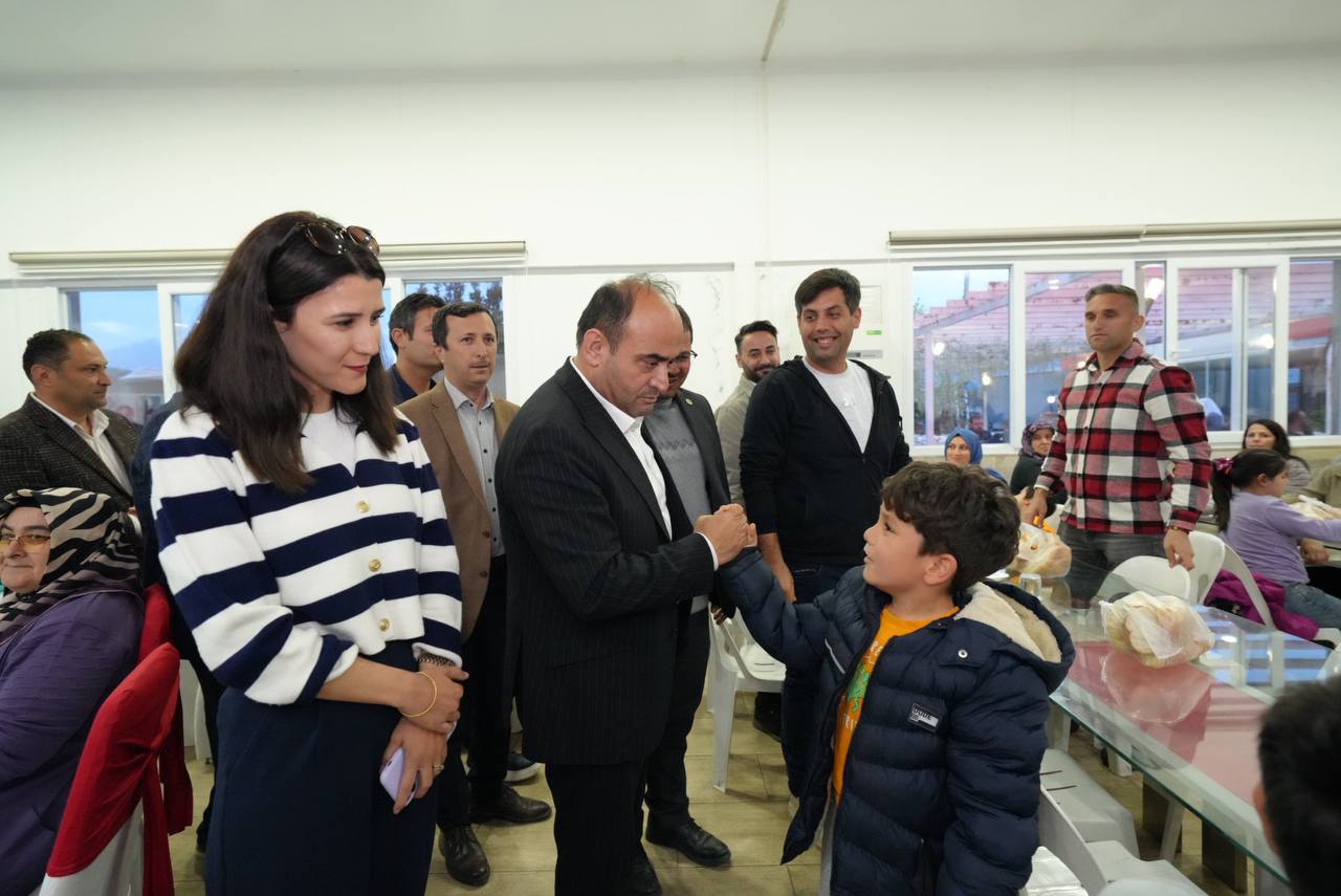 Başkan Akdeni̇zli̇, Beledi̇ye Personeli̇ İftar Verdi̇ (12)