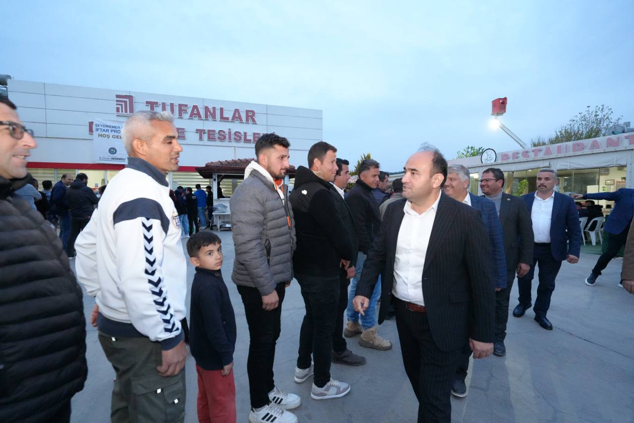 Başkan Akdeni̇zli̇, Beledi̇ye Personeli̇ İftar Verdi̇ (14)