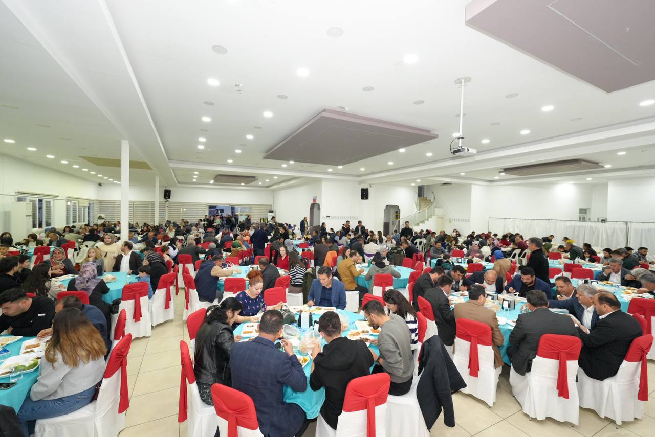 Başkan Akdeni̇zli̇, Beledi̇ye Personeli̇ İftar Verdi̇ (5)