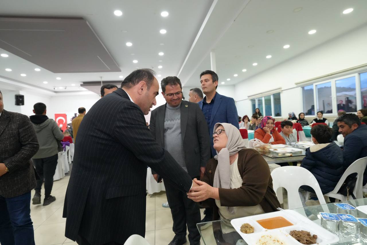 Başkan Akdeni̇zli̇, Beledi̇ye Personeli̇ İftar Verdi̇ (6)