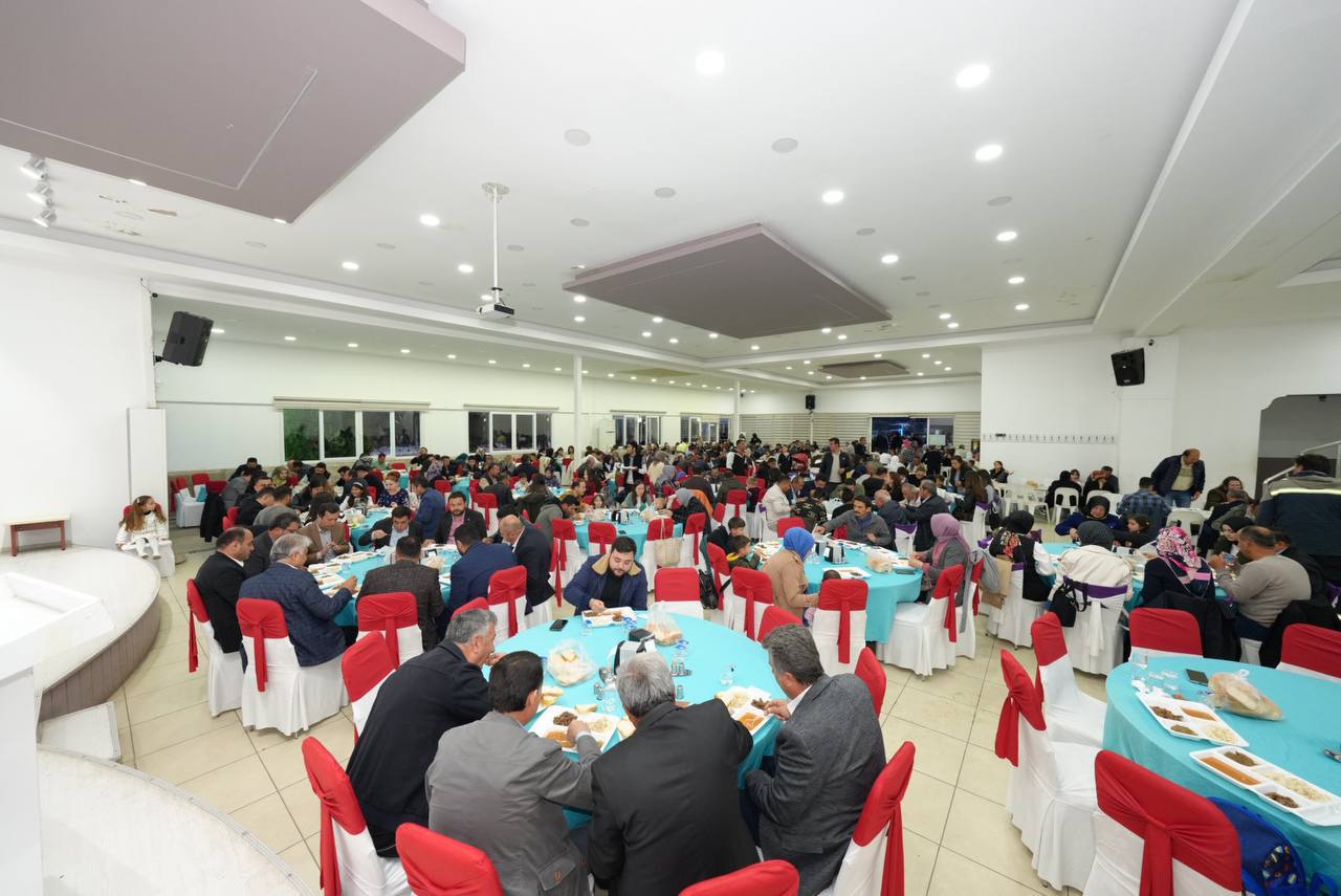Başkan Akdeni̇zli̇, Beledi̇ye Personeli̇ İftar Verdi̇ (8)