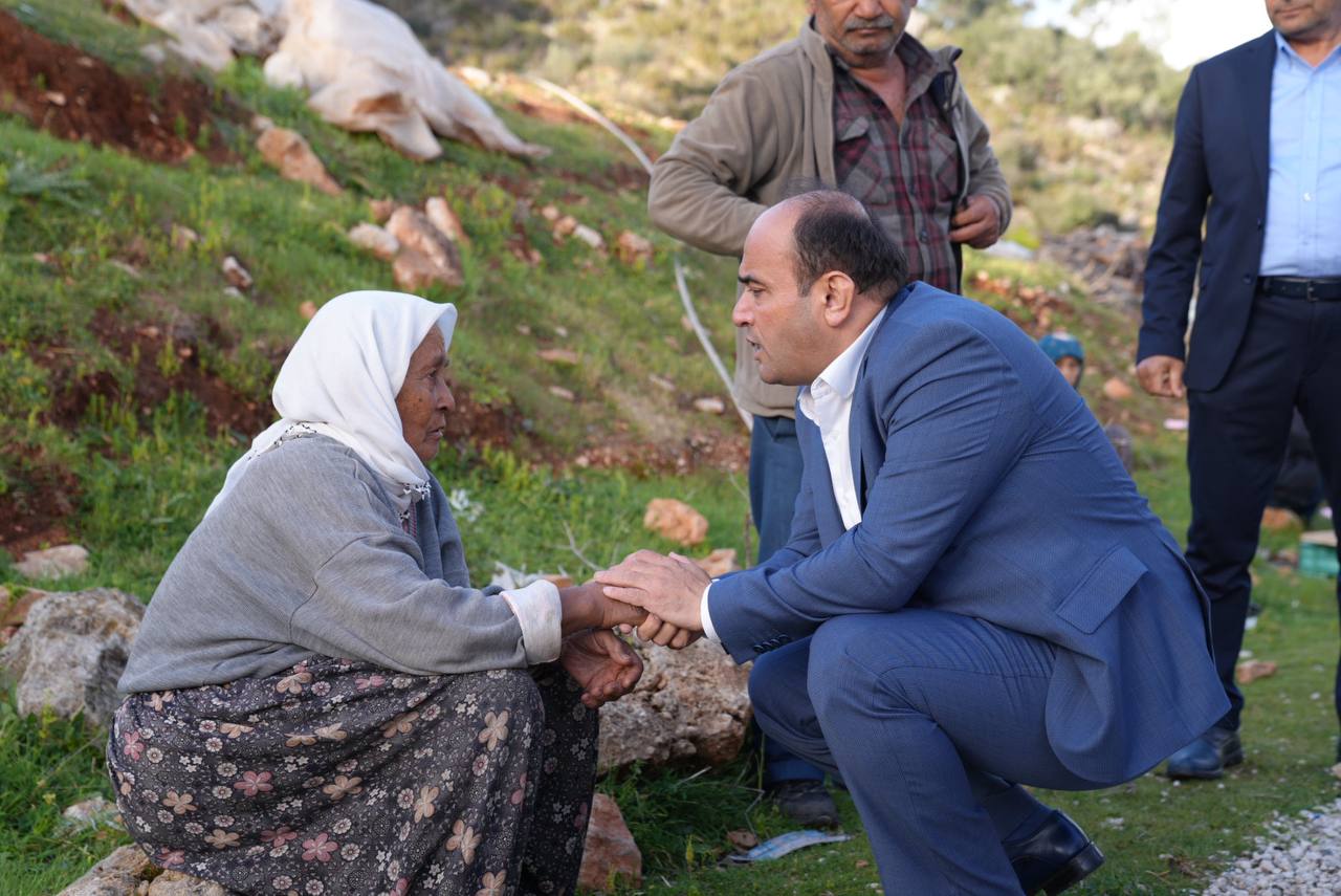 Başkan Akdeni̇zli̇ Firtinadan Zarar Gören Vatandaşlari Zi̇yaret Etti̇ (1)