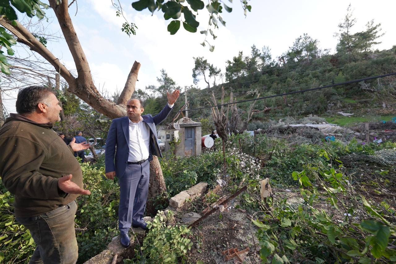 Başkan Akdeni̇zli̇ Firtinadan Zarar Gören Vatandaşlari Zi̇yaret Etti̇ (3)