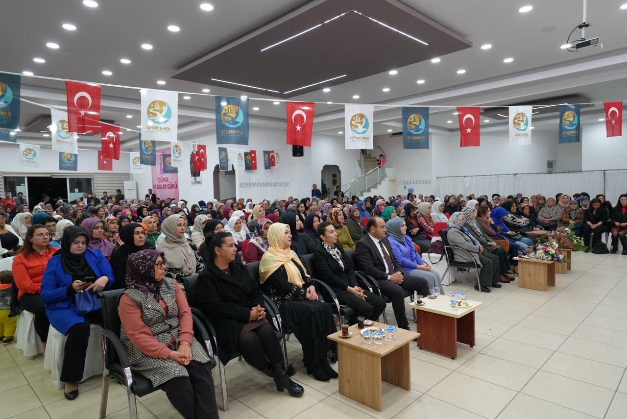 Başkan Akdeni̇zli̇ Kadinlarimiza Hak Etti̇ği̇ Değer Veri̇lmeli̇di̇r (5)