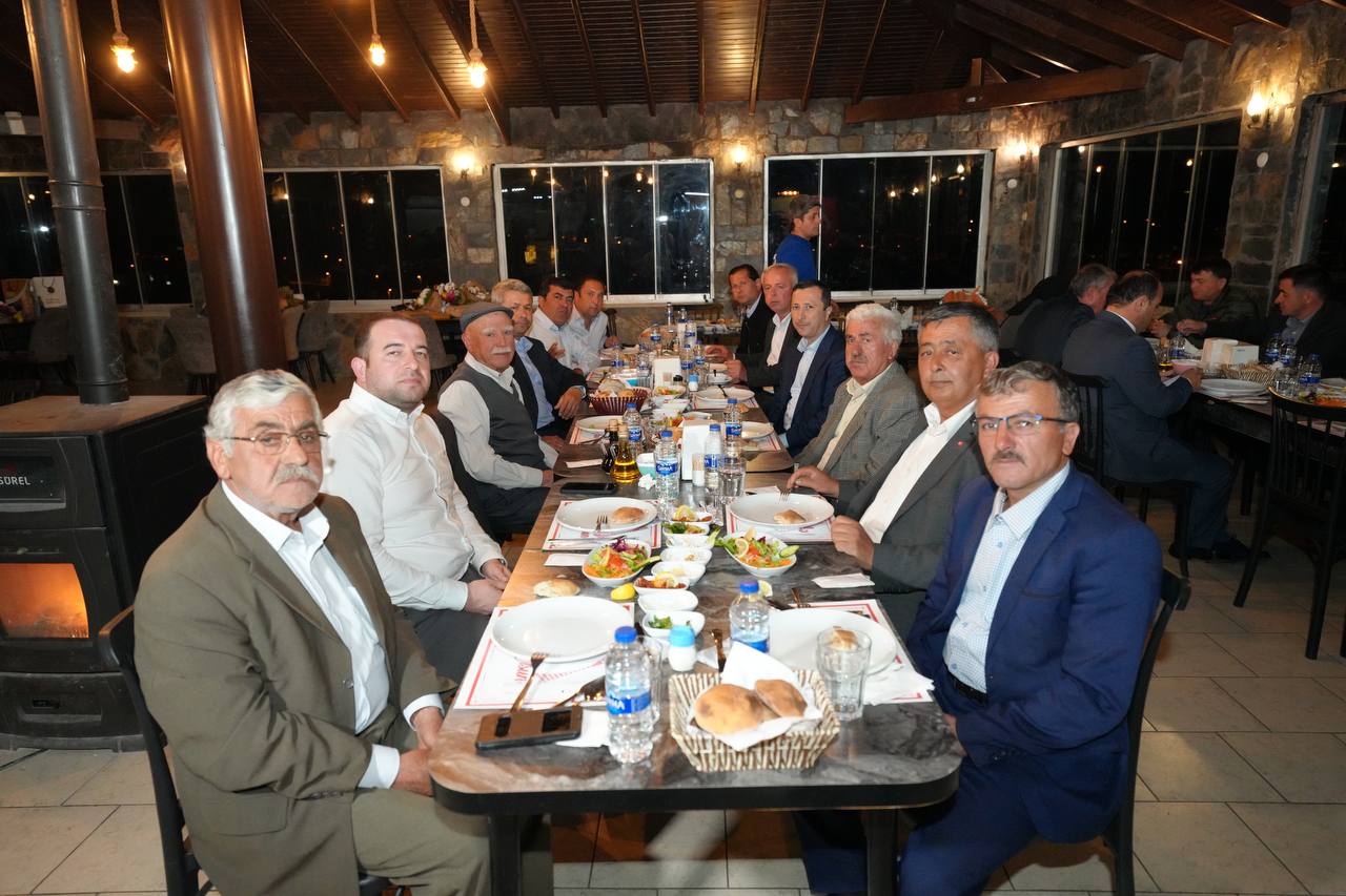 Başkan Akdeni̇zli̇'den Mecli̇s Üyeleri̇ne Teşekkür Plaketi̇ 5