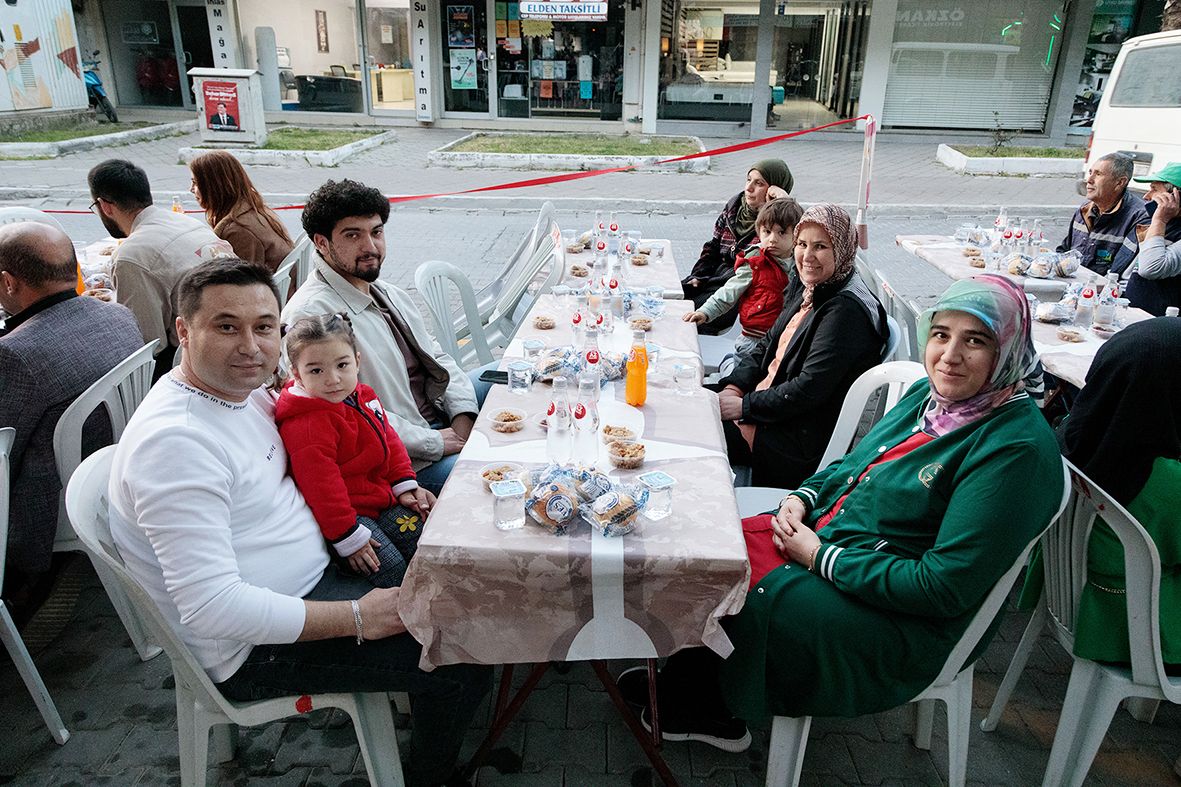 Çarşı Caddesi Esnaflarından İftar Yemeği (3)