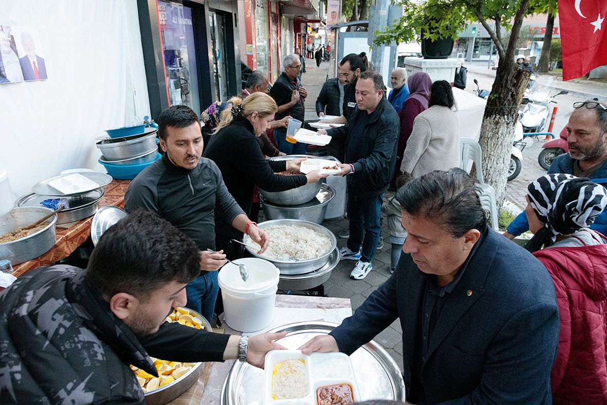 Çarşı Caddesi Esnaflarından İftar Yemeği (6)