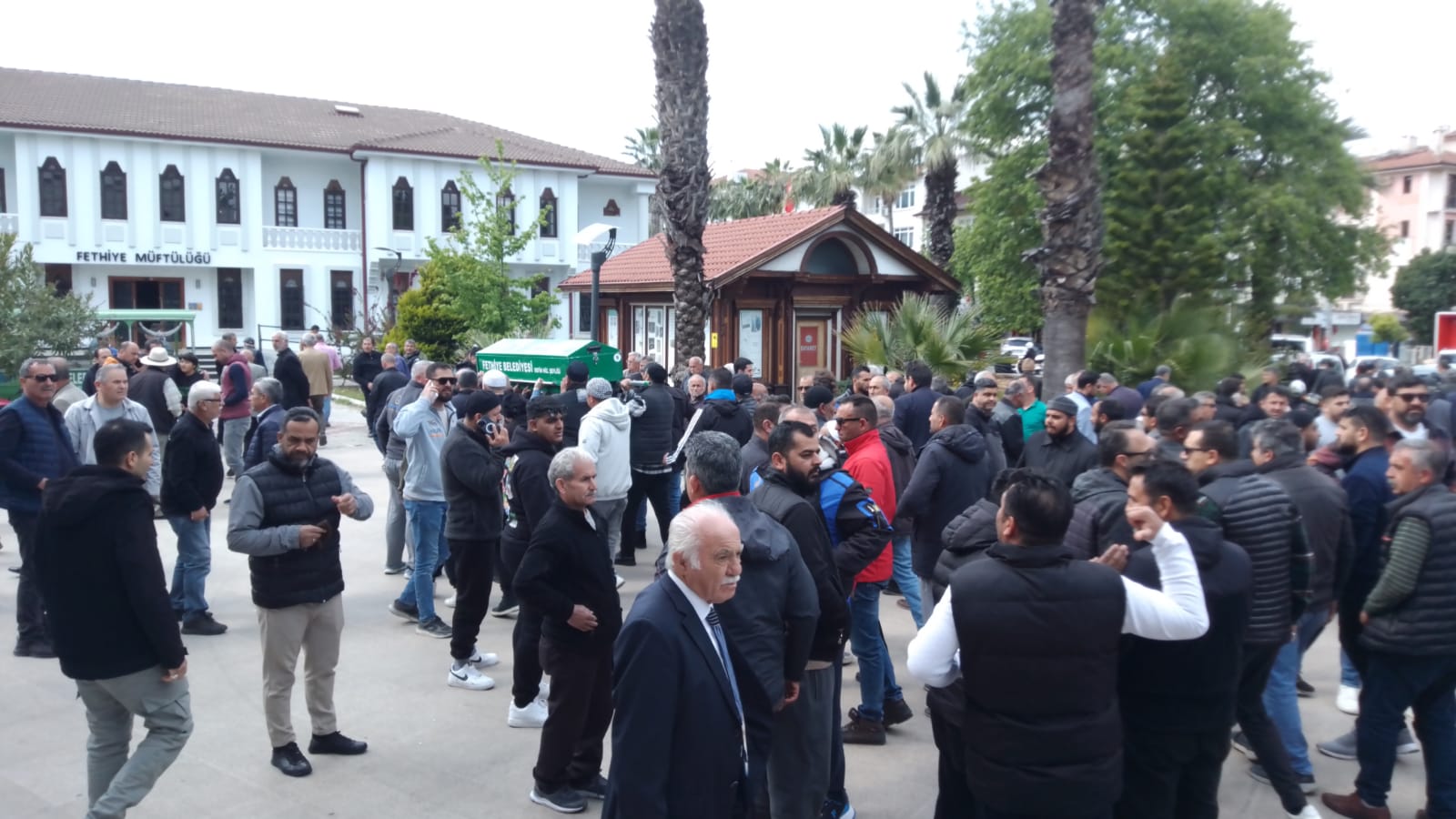 Fethiye’nin Sevilen Siması Son Yolculuğuna Dualarla Uğurlandı (4)