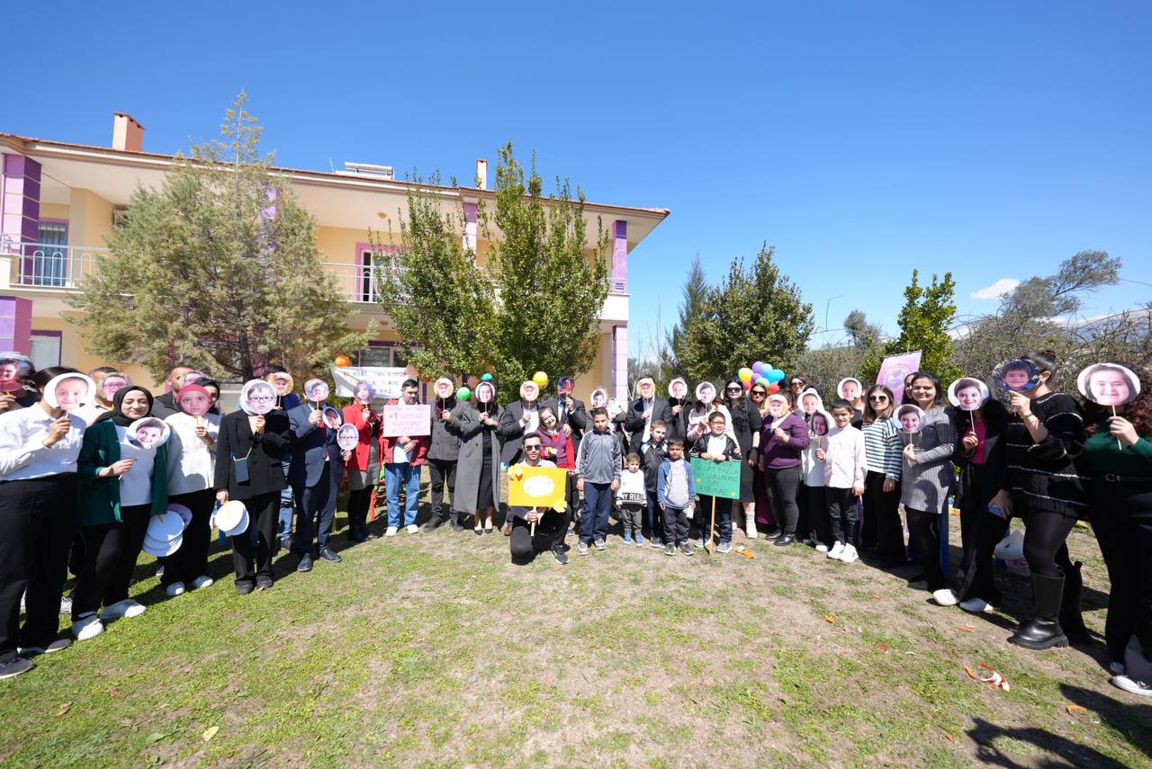 Herkesi̇n Başkani Akdeni̇zli̇, Özel Öğrenci̇leri̇n Kalpleri̇ni̇ Fethetti̇ (10)