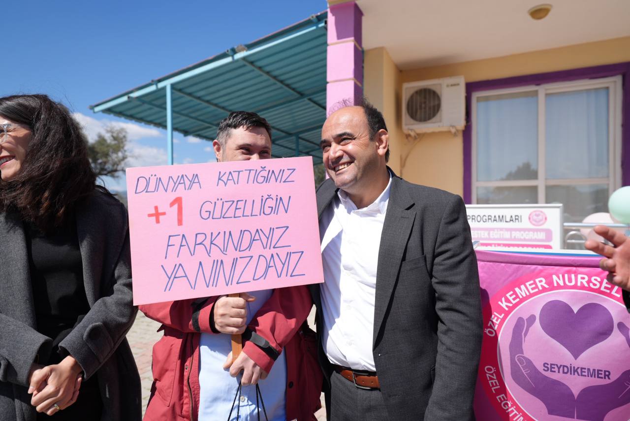 Herkesi̇n Başkani Akdeni̇zli̇, Özel Öğrenci̇leri̇n Kalpleri̇ni̇ Fethetti̇ (2)