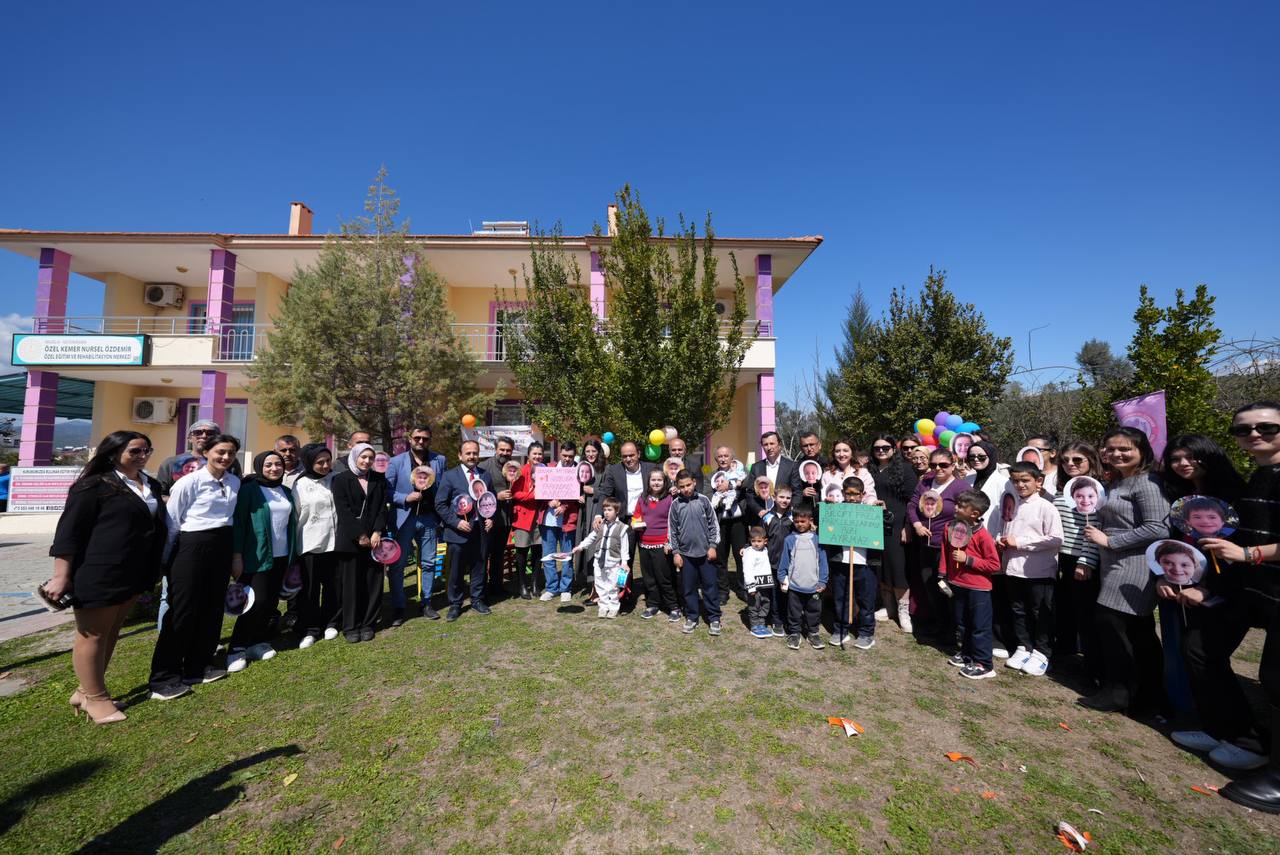 Herkesi̇n Başkani Akdeni̇zli̇, Özel Öğrenci̇leri̇n Kalpleri̇ni̇ Fethetti̇ (7)