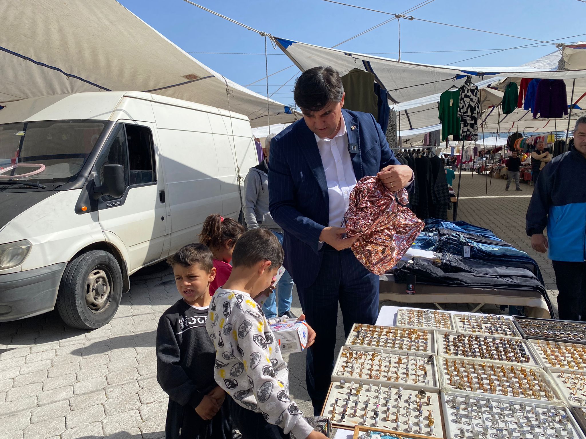 Karaca Salı Pazarı Esnafının Sorunlarını Dinledi (10)
