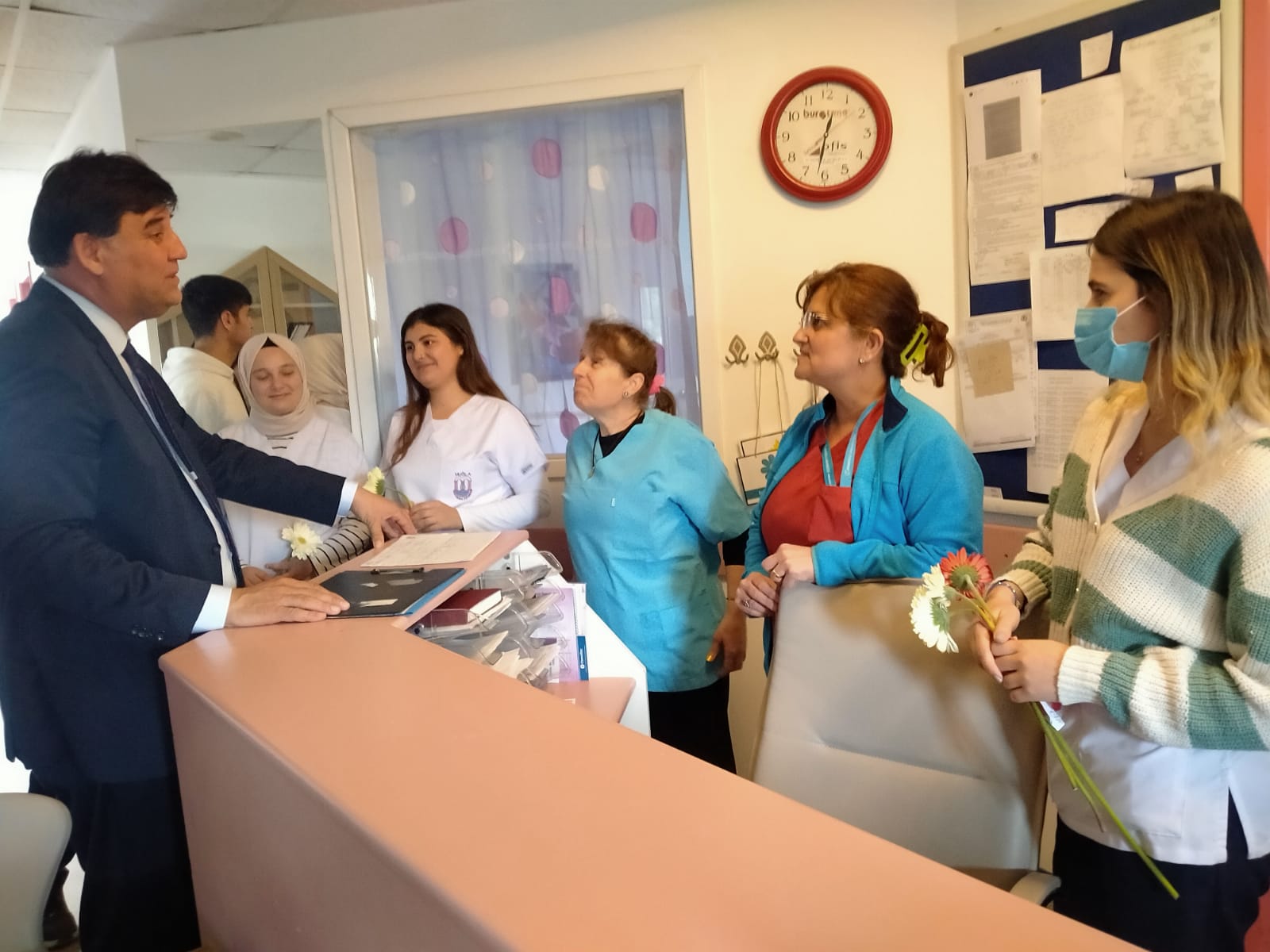 Karaca, Tıp Bayramı’nda Sağlık Çalışanlarını Unutmadı (4)