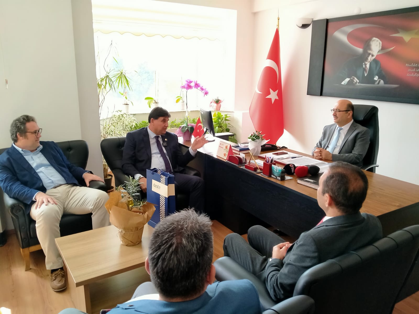 Karaca, Tıp Bayramı’nda Sağlık Çalışanlarını Unutmadı (5)