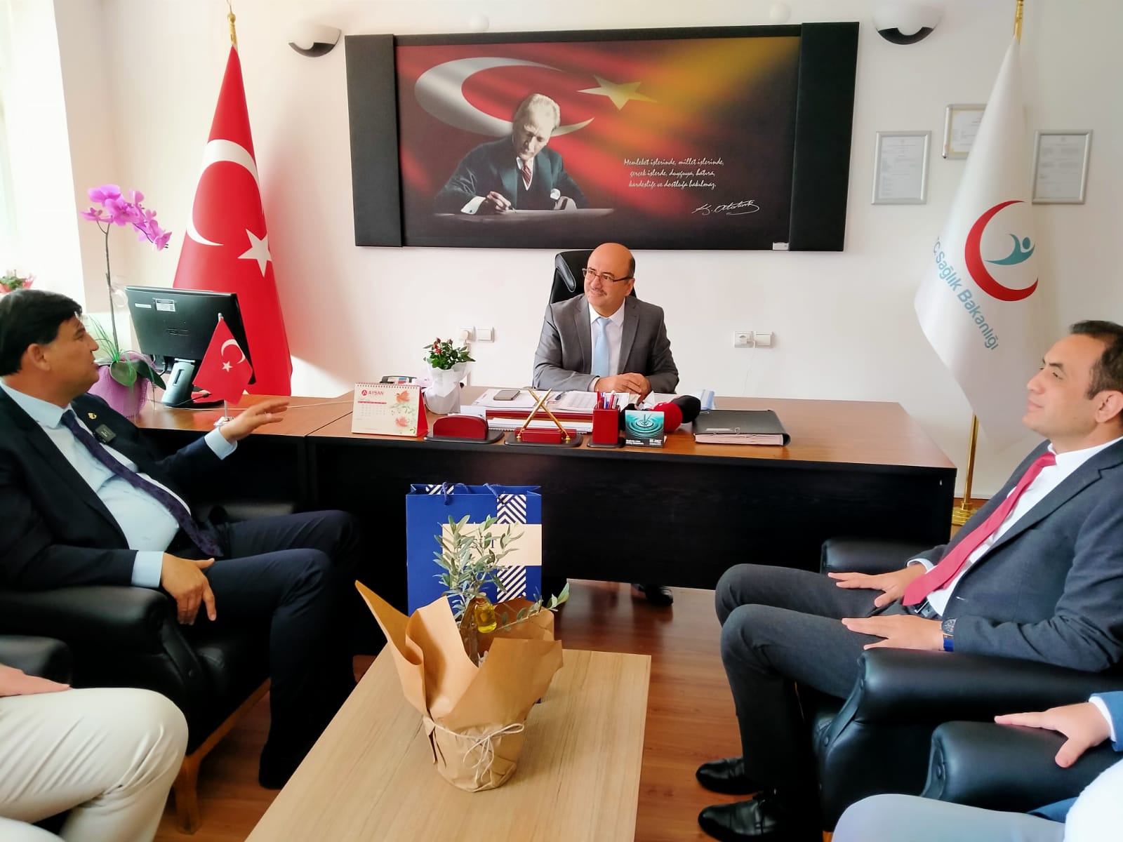 Karaca, Tıp Bayramı’nda Sağlık Çalışanlarını Unutmadı (7)