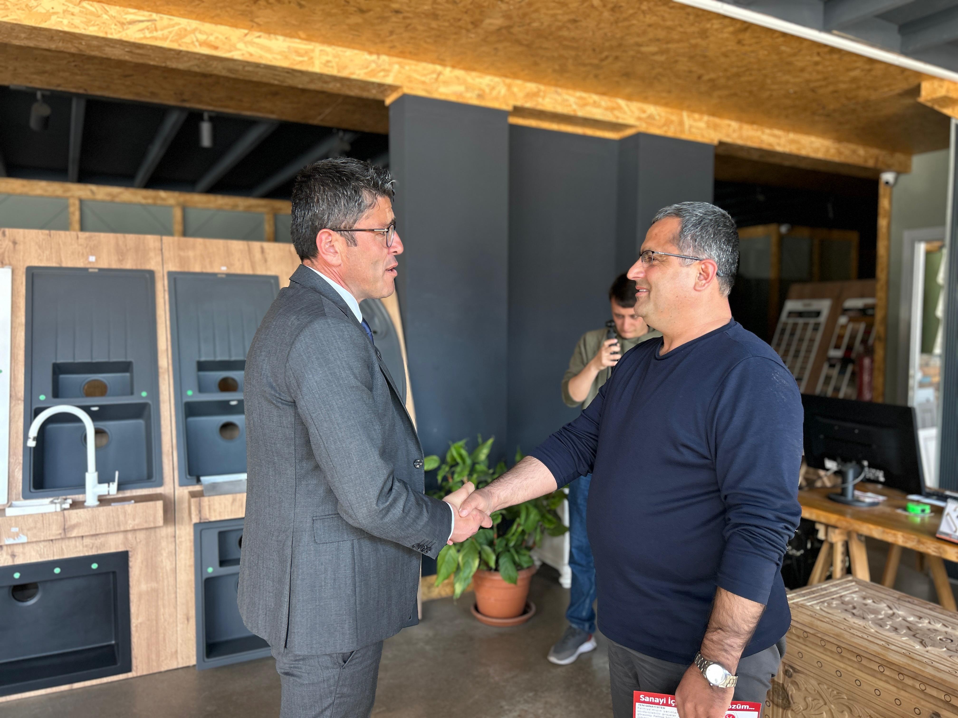 Kökten, Esnafların İlgisine Teşekkür Etti (3)