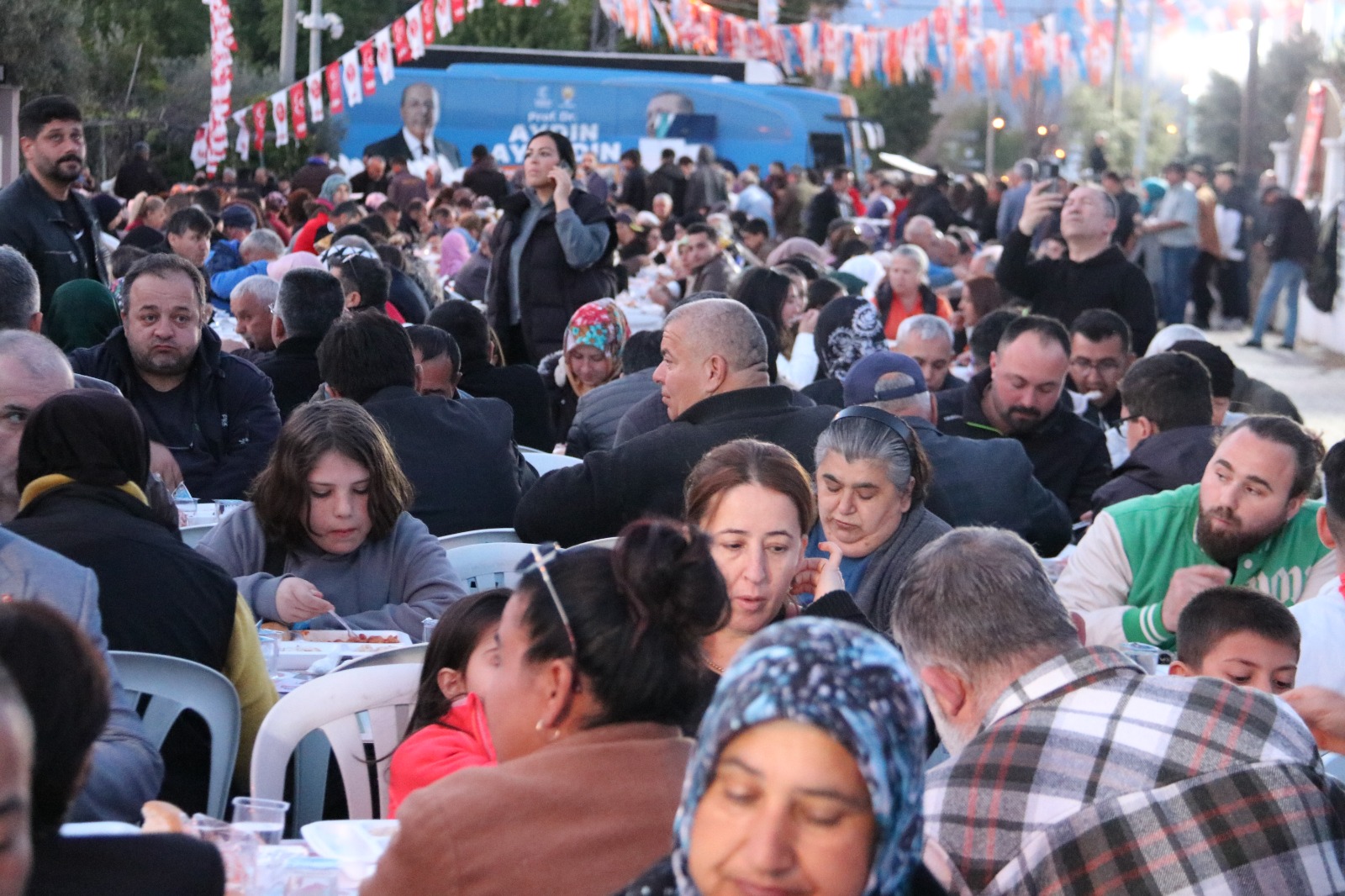 Kökten, Fethiye'de 5 Bin Kişilik İftar Yemeği Verdi (33)