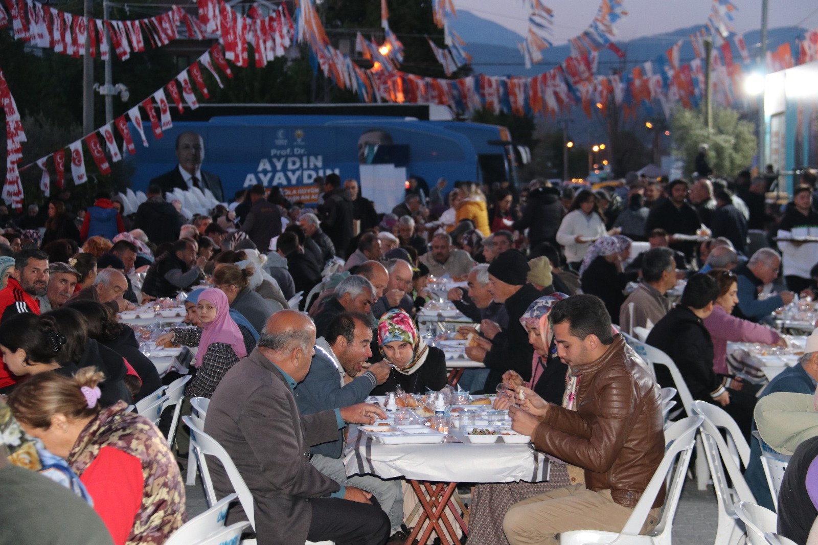 Kökten, Fethiye'de 5 Bin Kişilik İftar Yemeği Verdi (7)