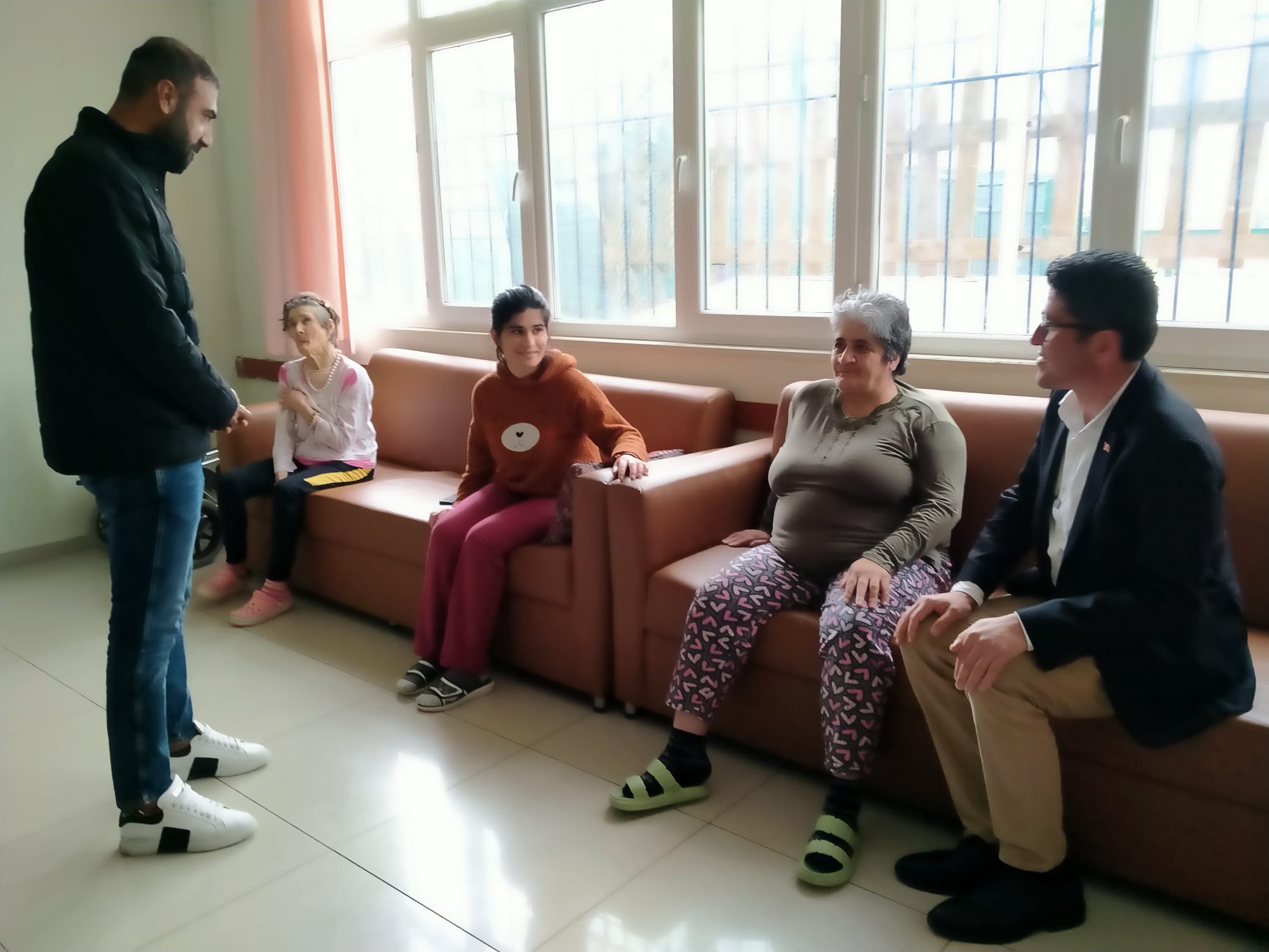 Kökten, Özel Engelli Bakım Merkezini Ziyaret Etti (2)