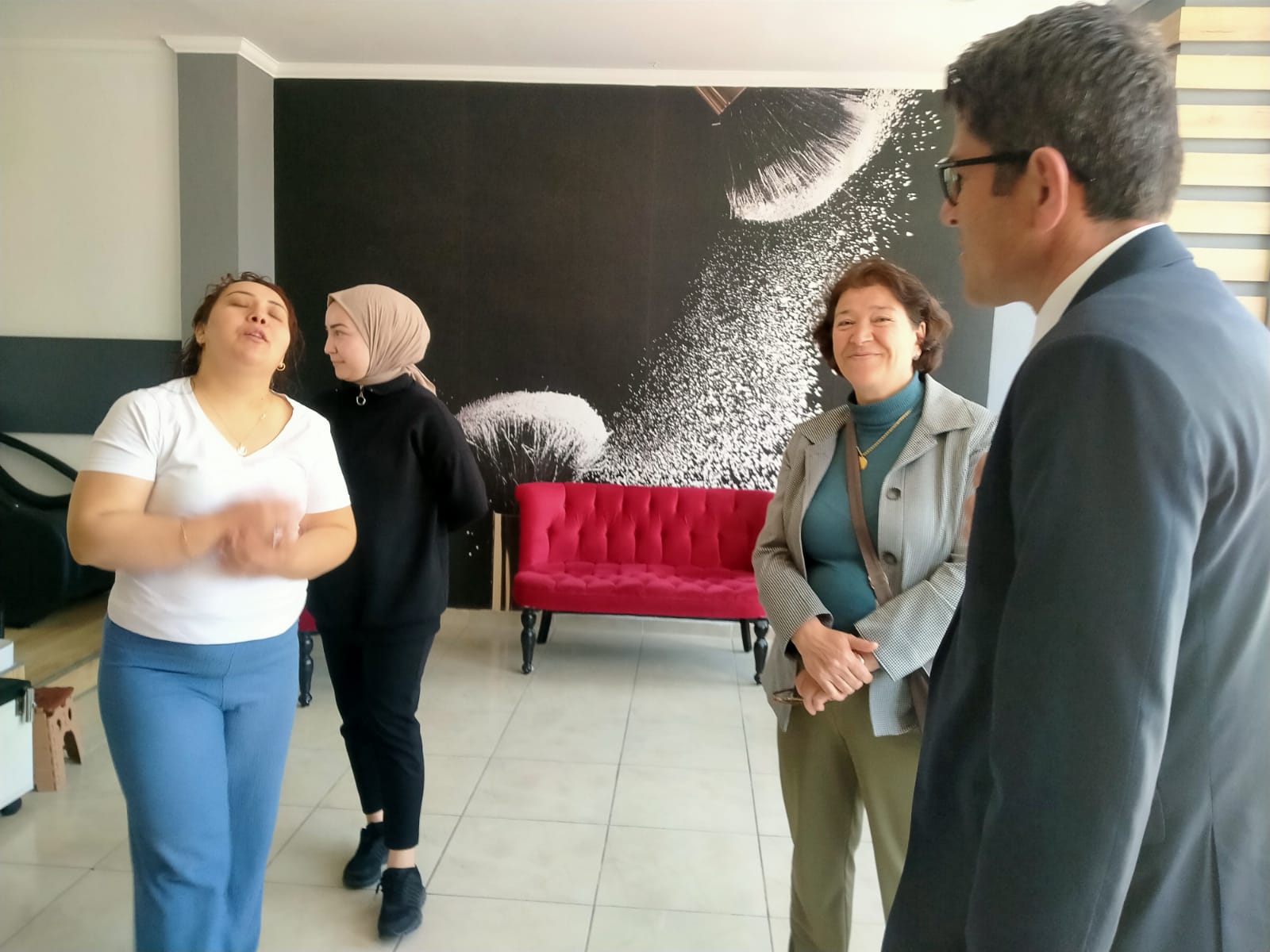 Kökten, Sürekli Haklın Arasında (7)
