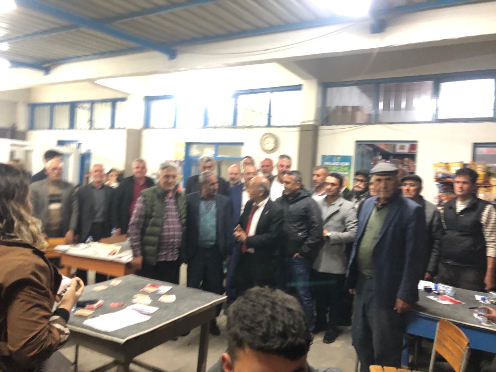 Yiğit, Kahvehane Toplantısında Sorunları Dinledi (4)