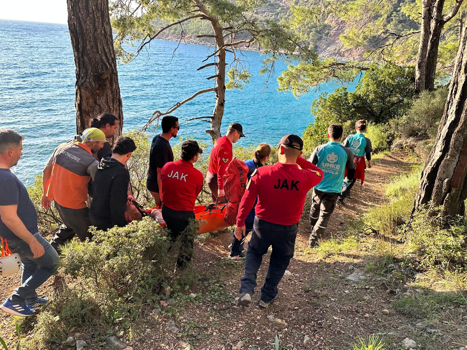 Yürüyüş Yaparken Düşüp Mahsur Kalan Kişi Kurtarıldı (16)