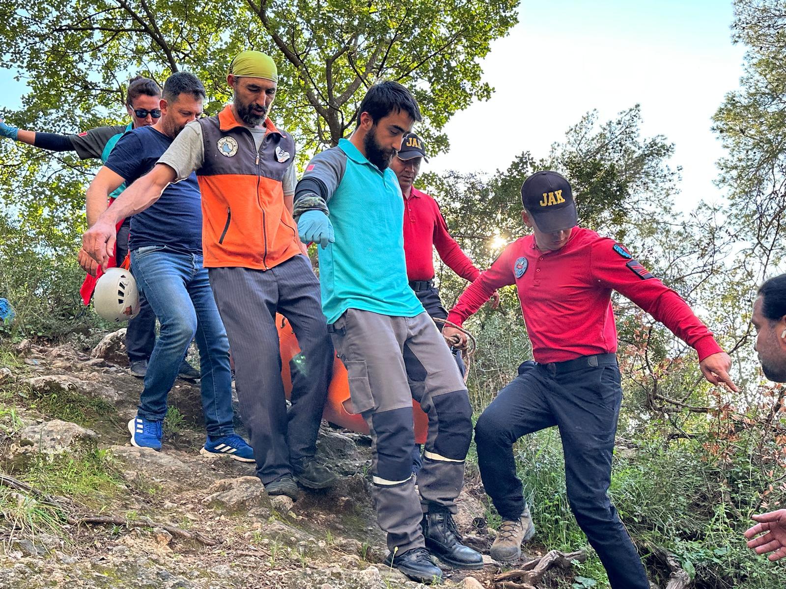 Yürüyüş Yaparken Düşüp Mahsur Kalan Kişi Kurtarıldı (8)