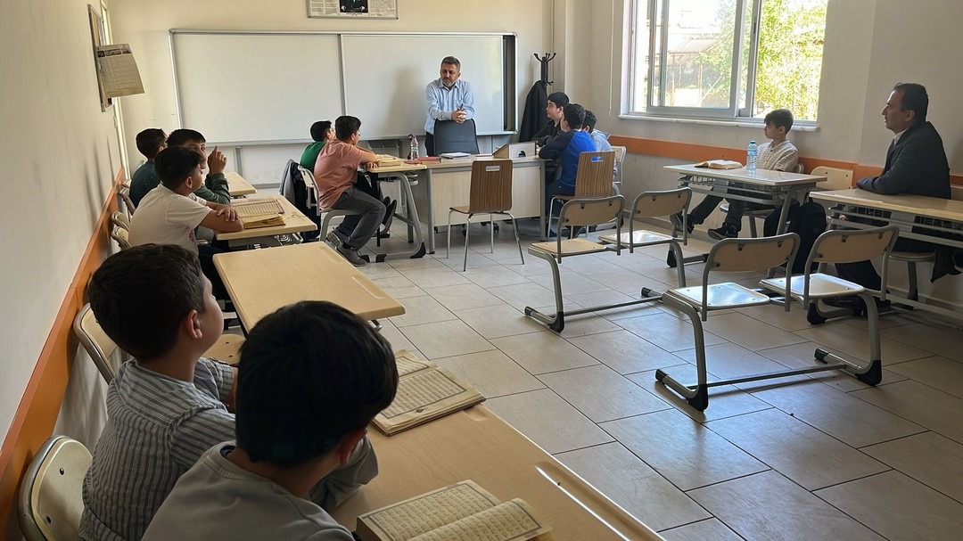İlçe Müftüsü Oktay, Ramazan Bayramı Sonrası Hafız Öğrencileri Ziyaret Etti