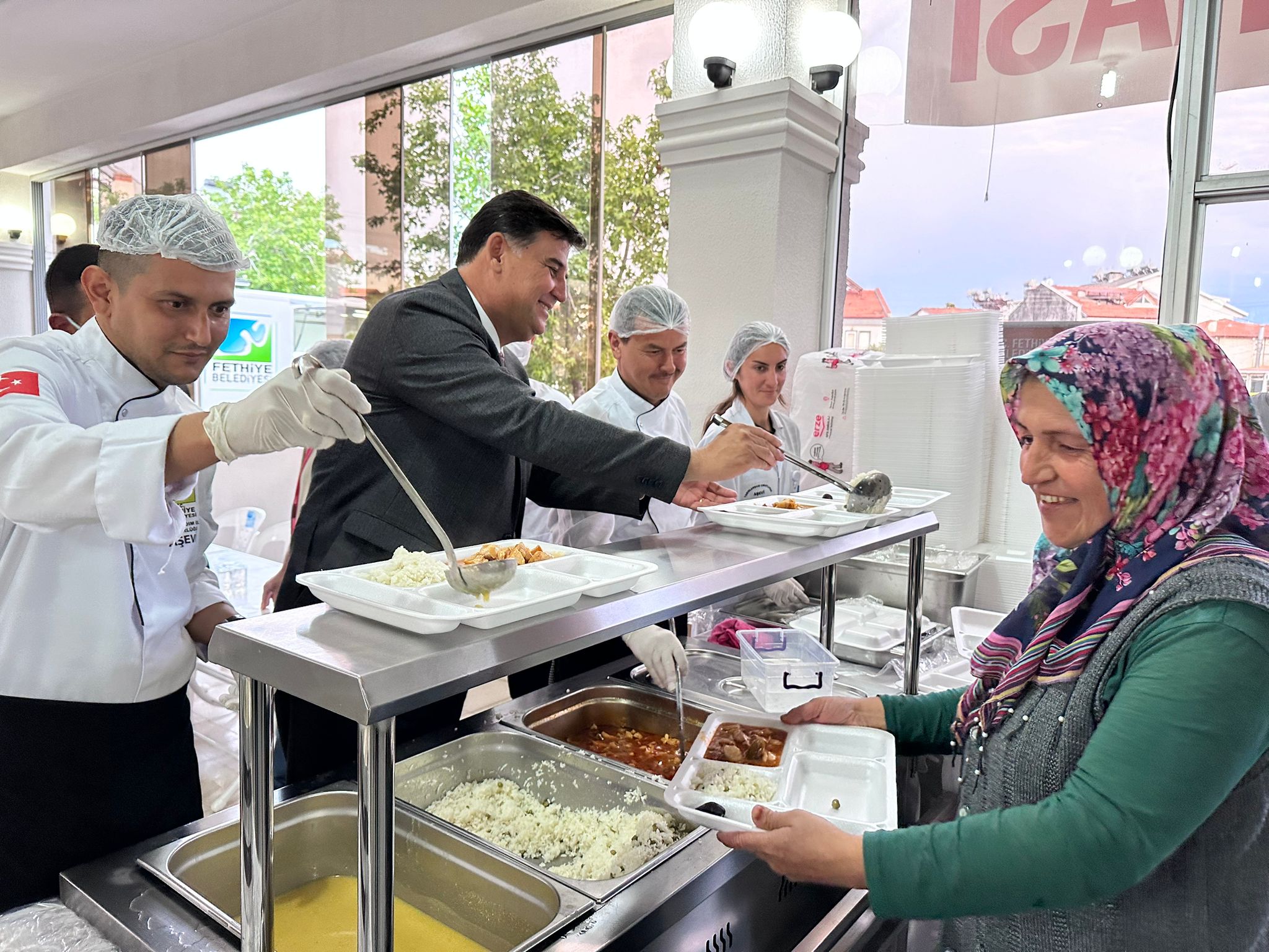 Karaca Çatalarık Sosyal Tesisinde Iftar Yaptı (2)