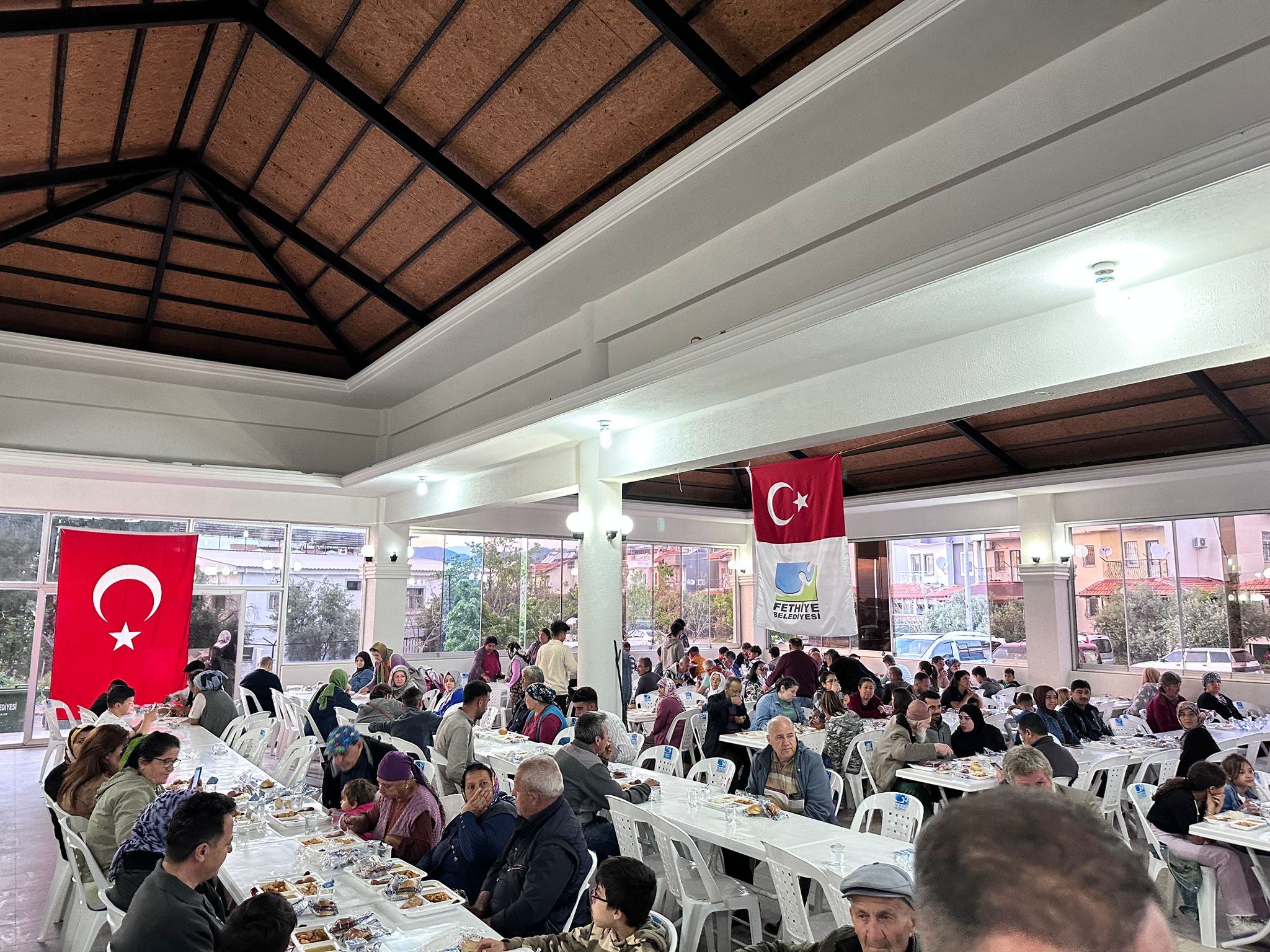 Karaca Çatalarık Sosyal Tesisinde Iftar Yaptı (7)