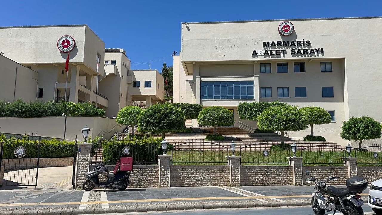 Marmaris’te Bir Kadını Bıçaklayarak Öldüren Şahıs Adliyeye Sevk Edildi (1)